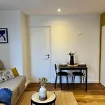 Appart Jaune chaleureux pour 4 voyageurs à Paris