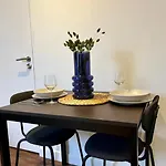 Appart Jaune chaleureux pour 4 voyageurs à Paris