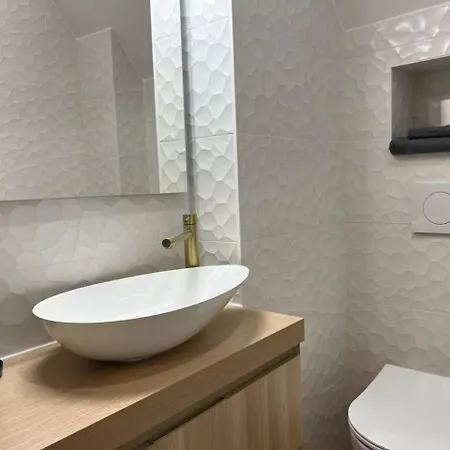 Apartment Celine 11 Jaune Chaleureux Pour 4 Voyageurs A *
